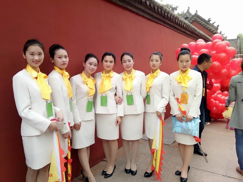 公司参加拜祖大典的志愿者合影