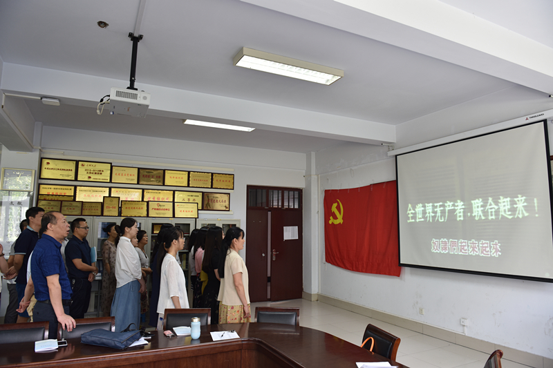 学唱《国际歌》
