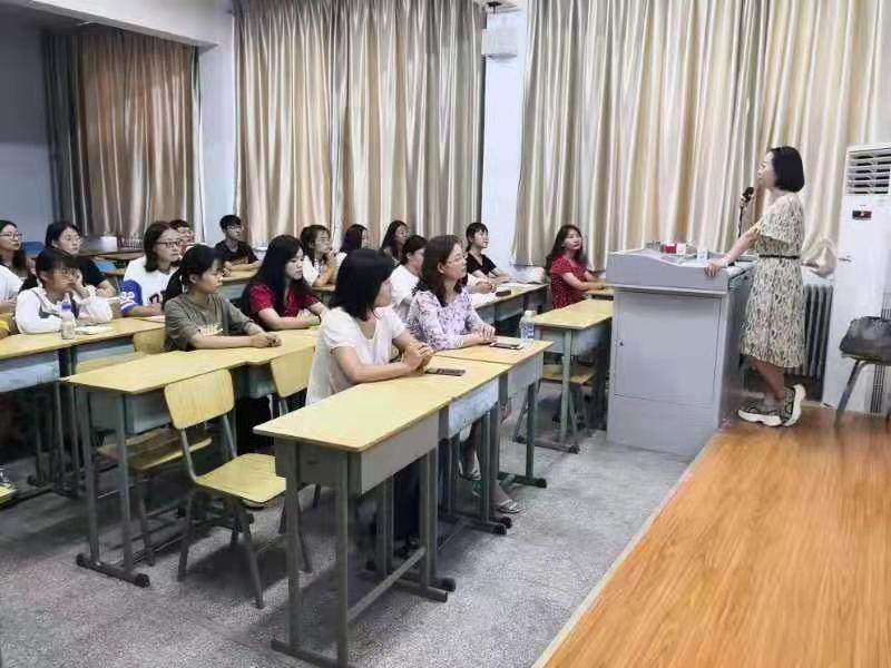 法律事务专业新生进行入学教育