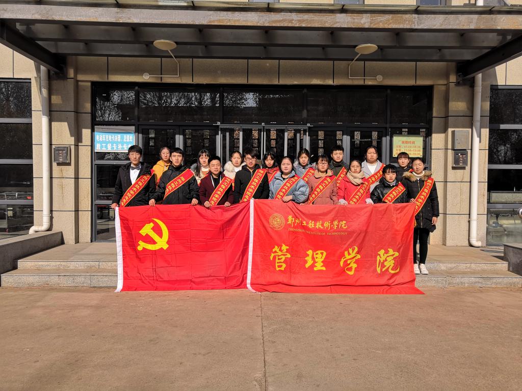 志愿者们合影