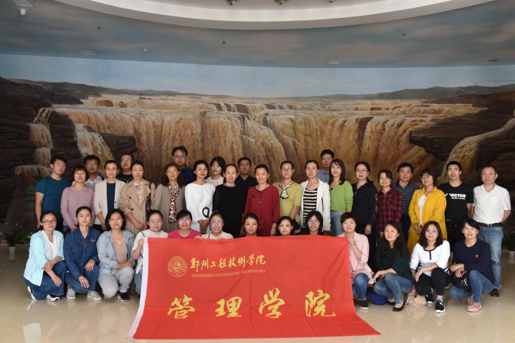 参观黄河博物馆合影