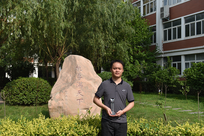 韩旭啸,男,汉族,团员,2015年入MK体育会计与统计核算班就读,性格开朗,待人热情,学习认真。在校期间,获得了专业奖学金、三好员工、优秀员工干部等荣誉称号;取得了英语四级证书、计算机二级证书、会计初级证等,也积极参加学校活动和校外实践工作,获得老师、同学们赞赏。在学校第二次综合能力测试中获得铜奖,奖金5000元。
