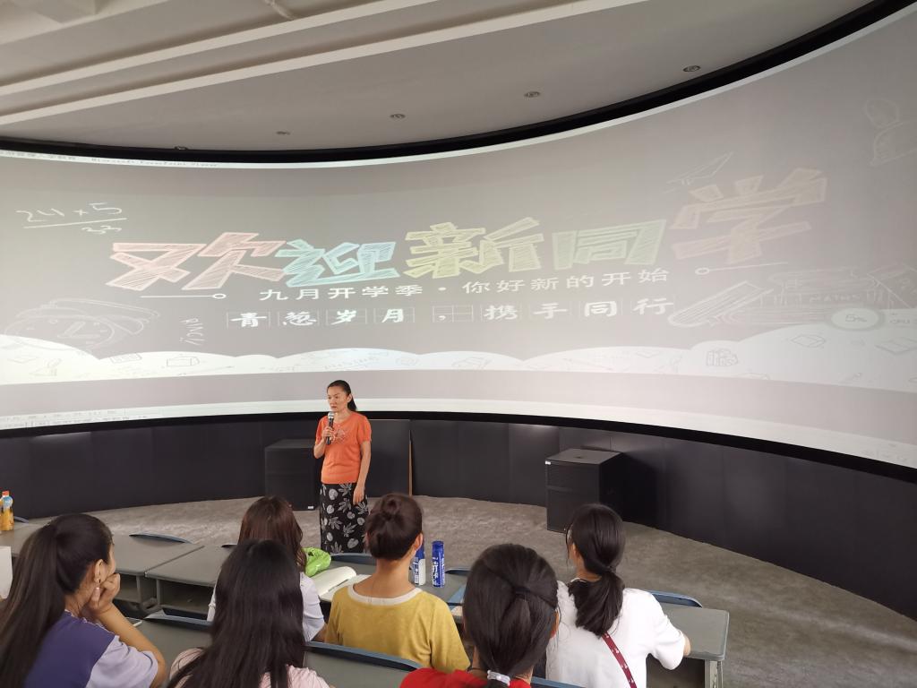 郭琰经理为旅游管理专业新生做入学教育